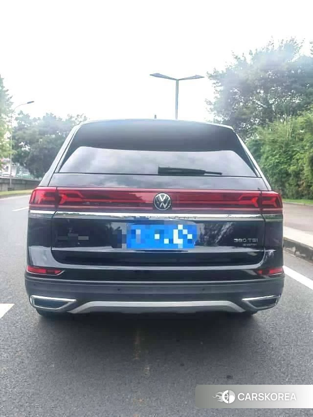 Volkswagen Tourang 2023 Черный из Китая, фото 2