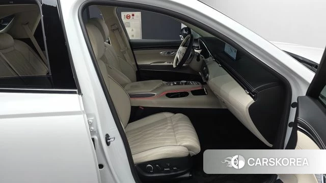 Genesis GV70 2023 Белый из Кореи, фото 2