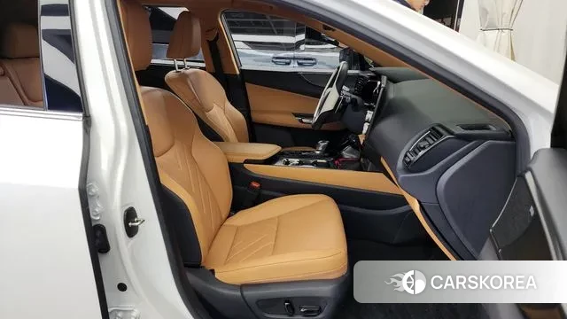 Lexus NX350h Second generation 2024 Белый из Кореи, фото 2