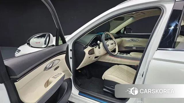 Genesis GV70 2024 Белый из Кореи, фото 2