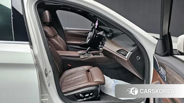 BMW 5 Series (G30) 2019 Белый из Кореи, фото 2