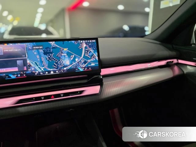BMW 5 Series (G60) 2025 Белый из Кореи, фото 2