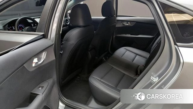 Kia The New K3 2nd generation 2023 Серебристо-серый из Кореи, фото 2