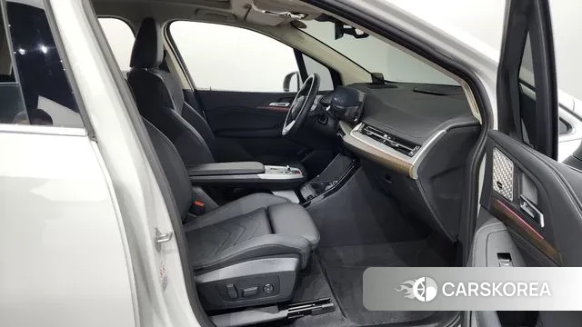 BMW 2 Series Active Tourer (U06) 2023 Белый из Кореи, фото 2