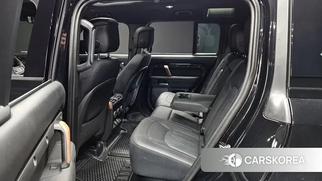 Land Rover Defender (L663) 2024 Черный из Кореи, фото 2