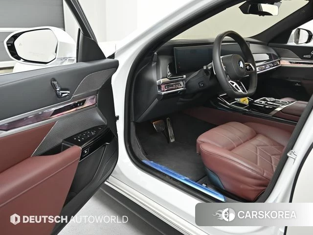 BMW 7 Series (G70) 2025 Белый из Кореи, фото 2