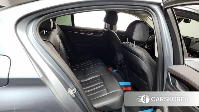 BMW 5 Series (G30) 2018 Серебристо-серый из Кореи, фото 2