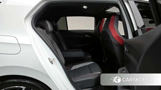Volkswagen Golf 8th Generation 2024 Белый из Кореи, фото 2