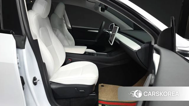 Tesla Model Y 2023 Белый из Кореи, фото 2