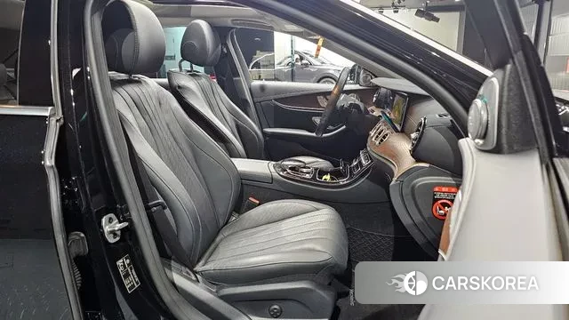 Mercedes-Benz E-Class W213 2019 Черный из Кореи, фото 2