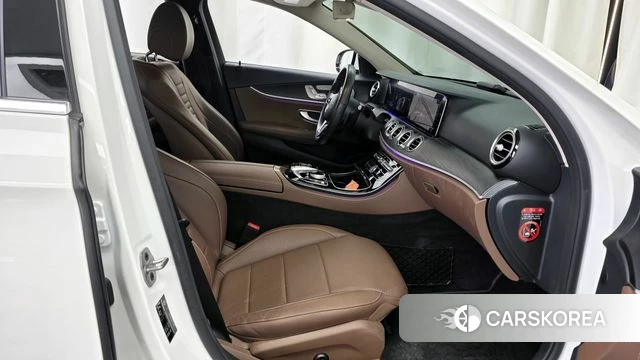 Mercedes-Benz E-Class W213 2019 Белый из Кореи, фото 2
