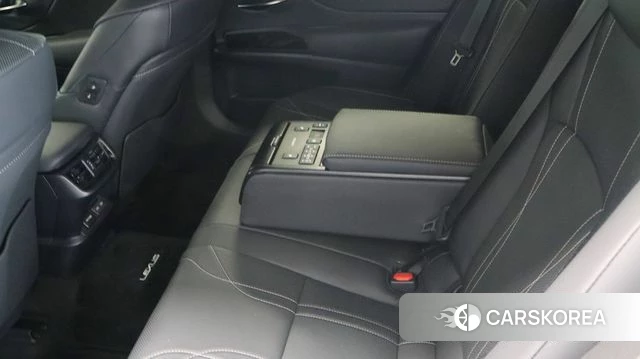 Lexus ES300h 7th generation 2025 Черный из Кореи, фото 2