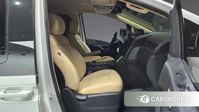 Hyundai Staria 2023 Белый из Кореи, фото 2