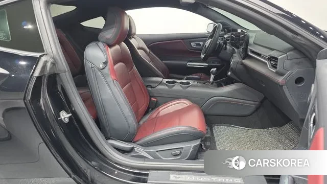 Ford Mustang 7th Generation 2024 Черный из Кореи, фото 2