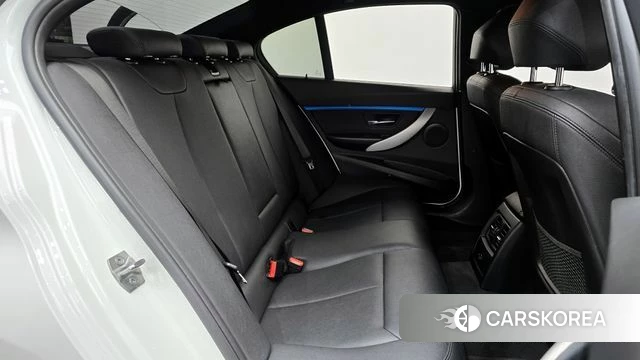 BMW 3 Series (F30) 2018 Белый из Кореи, фото 2