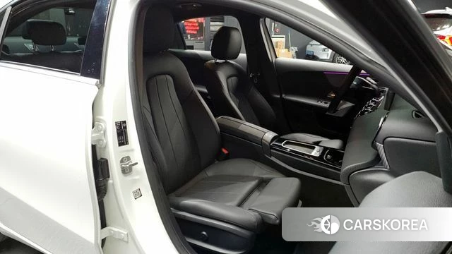 Mercedes-Benz A-Class W177 2024 Белый из Кореи, фото 2