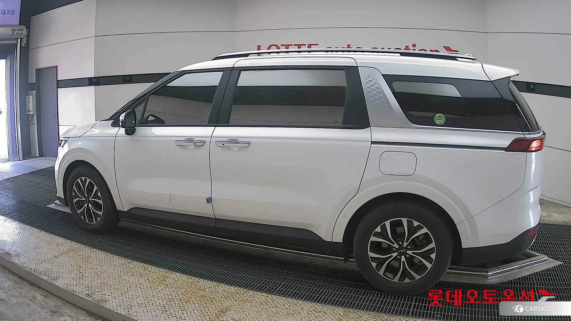 Kia Carnival 2023 Белый из Кореи, фото 2