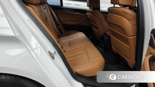BMW 5 Series (G30) 2021 Белый из Кореи, фото 2