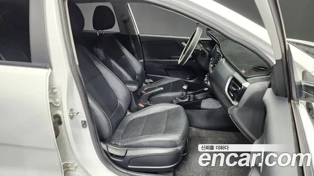 Kia Stonic 2018 Белый из Кореи, фото 2