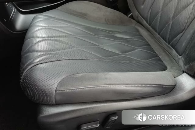 Roewe D7 DMH 2024 Темно-серый из Китая, фото 2
