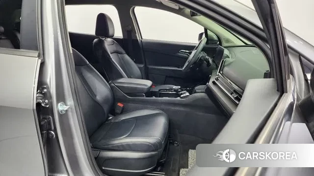 Kia Sportage 5th Generation Hybrid 2023 Серебряный из Кореи, фото 2