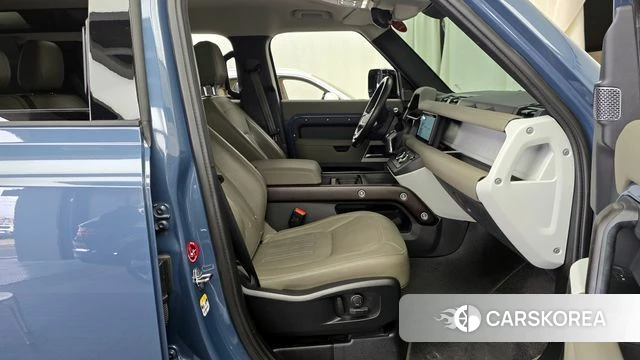 Land Rover Defender (L663) 2021 Небесно-голубой из Кореи, фото 2