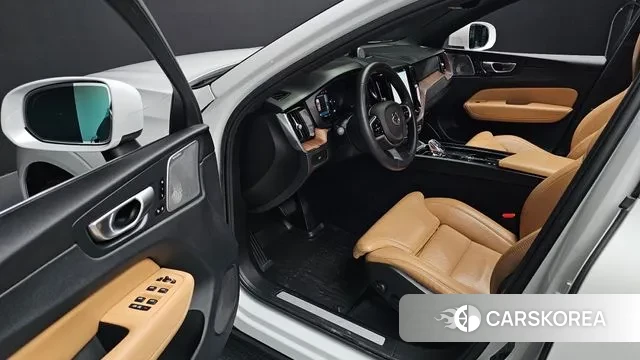Volvo XC60 second Generation 2023 Белый из Кореи, фото 2