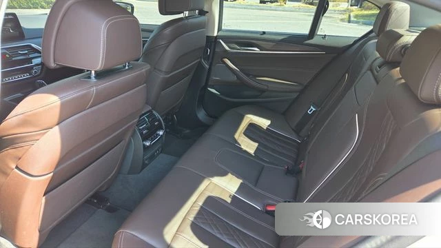 BMW 5 Series (G30) 2023 Белый из Кореи, фото 2