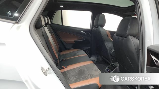 Volkswagen ID.4 2023 Белый из Кореи, фото 2