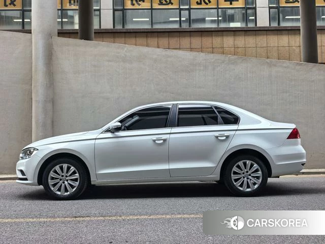 Volkswagen Bora 2021 Белый из Китая, фото 2