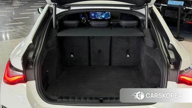 BMW i4 2023 Белый из Кореи, фото 2