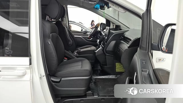 Hyundai Staria 2023 Белый из Кореи, фото 2