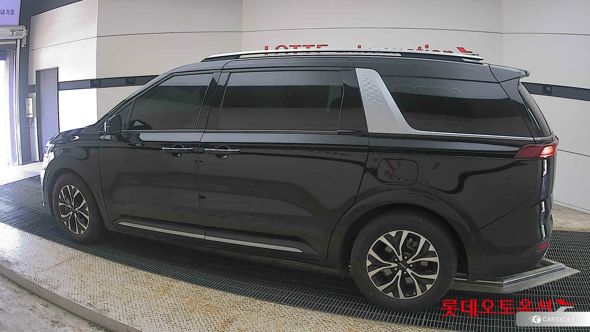 Kia Carnival 2023 Aurora Black Pearl из Кореи, фото 2