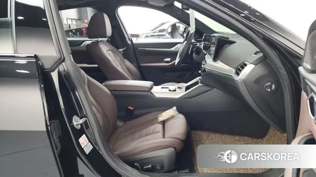 BMW 4 Series (G22) 2024 Черный из Кореи, фото 2