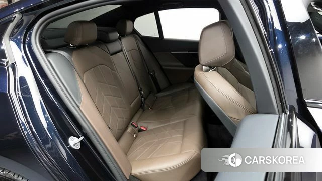 BMW 5 Series (G60) 2025 Черный из Кореи, фото 2