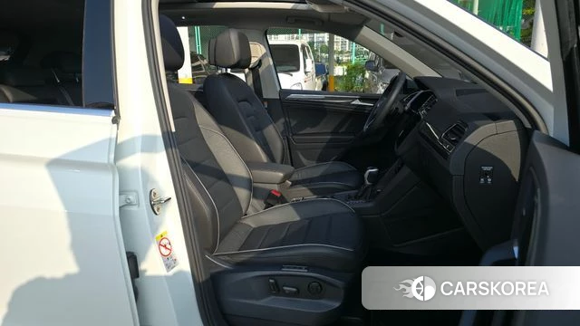 Volkswagen Tiguan second Generation 2022 Белый из Кореи, фото 2