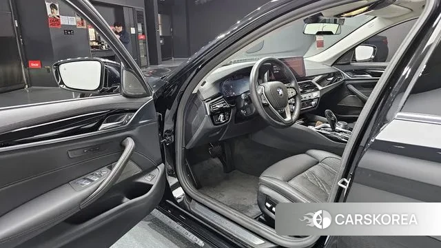 BMW 5 Series (G30) 2021 Черный из Кореи, фото 2