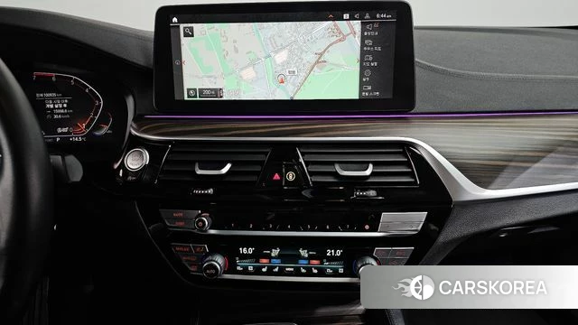 BMW 5 Series (G30) 2022 Белый из Кореи, фото 2