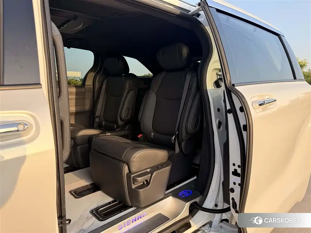 Toyota Sienna 2023 Белый из Китая, фото 2