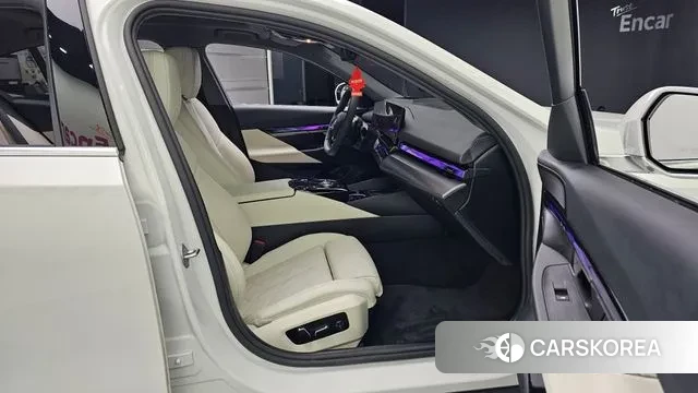 BMW 5 Series (G60) 2025 Белый из Кореи, фото 2