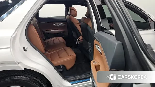 Genesis GV70 2023 Белый из Кореи, фото 2