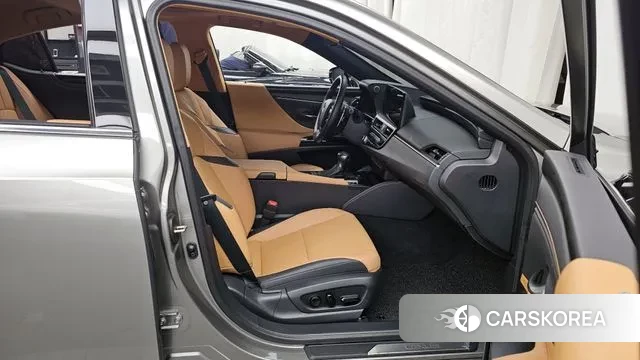 Lexus ES300h 7th generation 2024 Серый из Кореи, фото 2