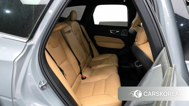 Volvo XC60 second Generation 2024 Серебряный из Кореи, фото 2