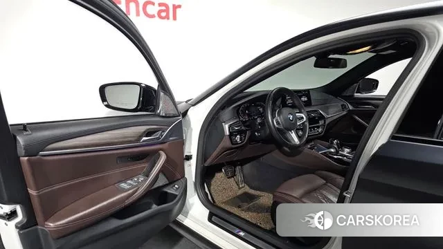 BMW 5 Series (G30) 2020 Черный из Кореи, фото 2