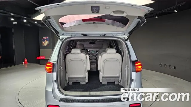 Kia The New Carnival 2019 Серебристо-серый из Кореи, фото 2