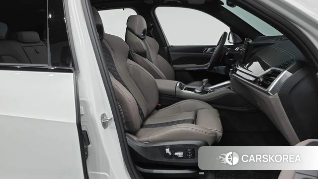 BMW X5M (G05) 2025 Белый из Кореи, фото 2