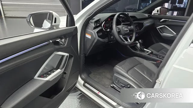 Audi Q3 (F3) 2023 Белый из Кореи, фото 2
