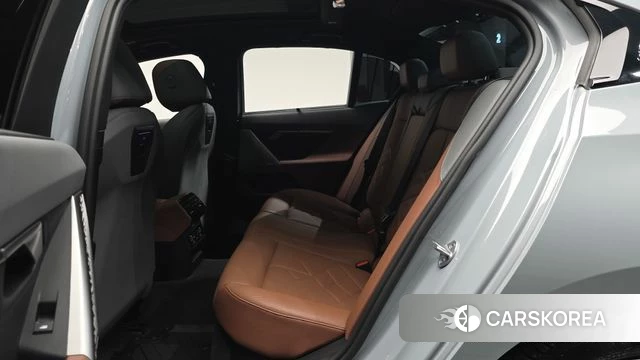 BMW 5 Series (G60) 2024 Серебристо-серый из Кореи, фото 2
