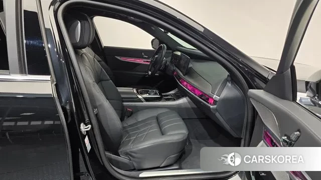 BMW 7 Series (G70) 2023 Черный из Кореи, фото 2