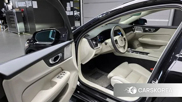 Volvo S60 3rd generation 2023 Черный из Кореи, фото 2